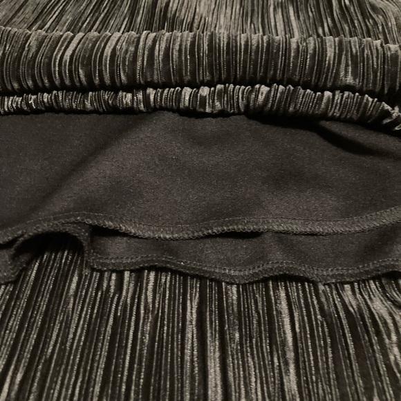 👚(bundle 4 items w/👚for $16) Black ribbed top - Picture 9 of 9